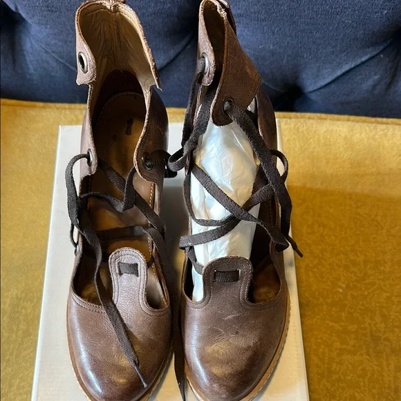 Brown Women's Shoes - Picture 2 of 8